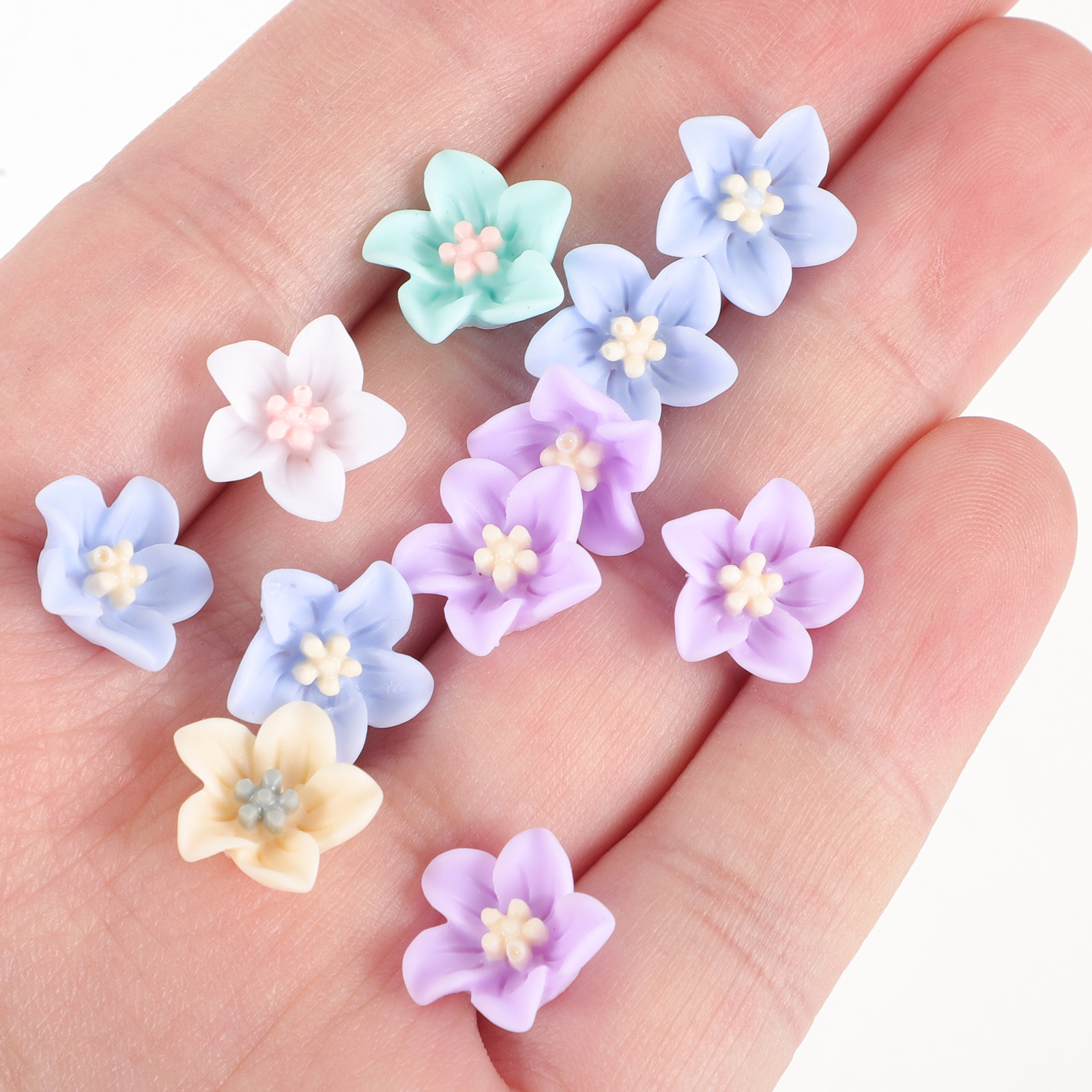 Craft Embellishments - 200 szt. Unikalnych żywicznych ozdób kwiatowych